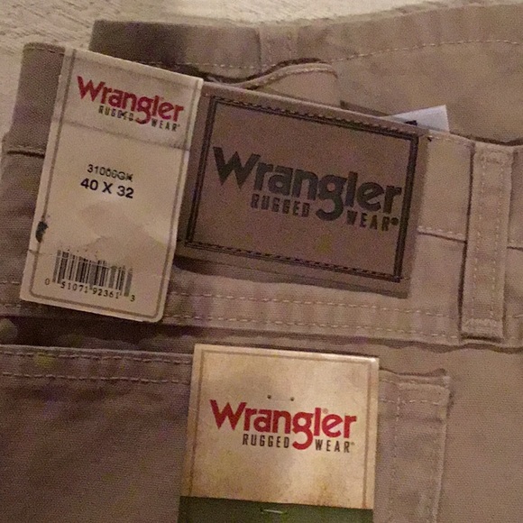 Mens Tan Wrangler. 40 by 32. Tan - Picture 2 of 8